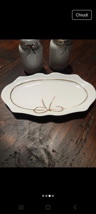 Saliera e pepiera in ceramica bianca e oro