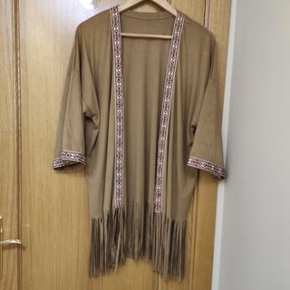 Bleiser de antelina con flecos en color camel