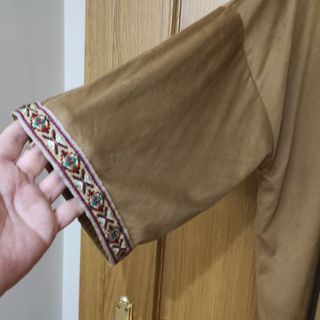 Bleiser de antelina con flecos en color camel