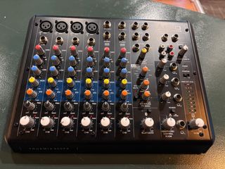 Mesa de mezclas Alto Truemix 800FX
NEGOCIABLES