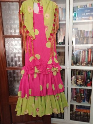 T.38-40 traje flamenca fucsia pistacho, mantoncill