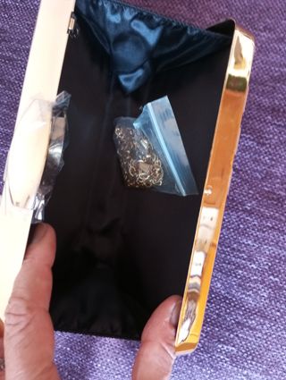 Bolsito Clutch dorado y blanco. Clutch bag