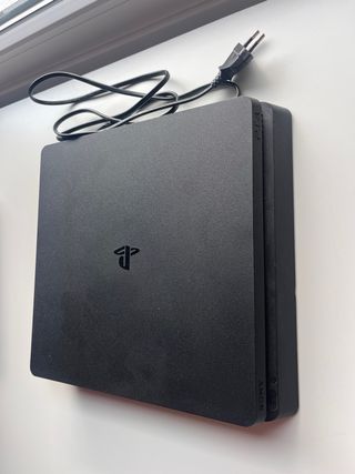 PlayStation 4 - PS4 slim 1 TB
