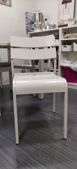 ÚRGE Mesa Comedor + 4 sillas blancas