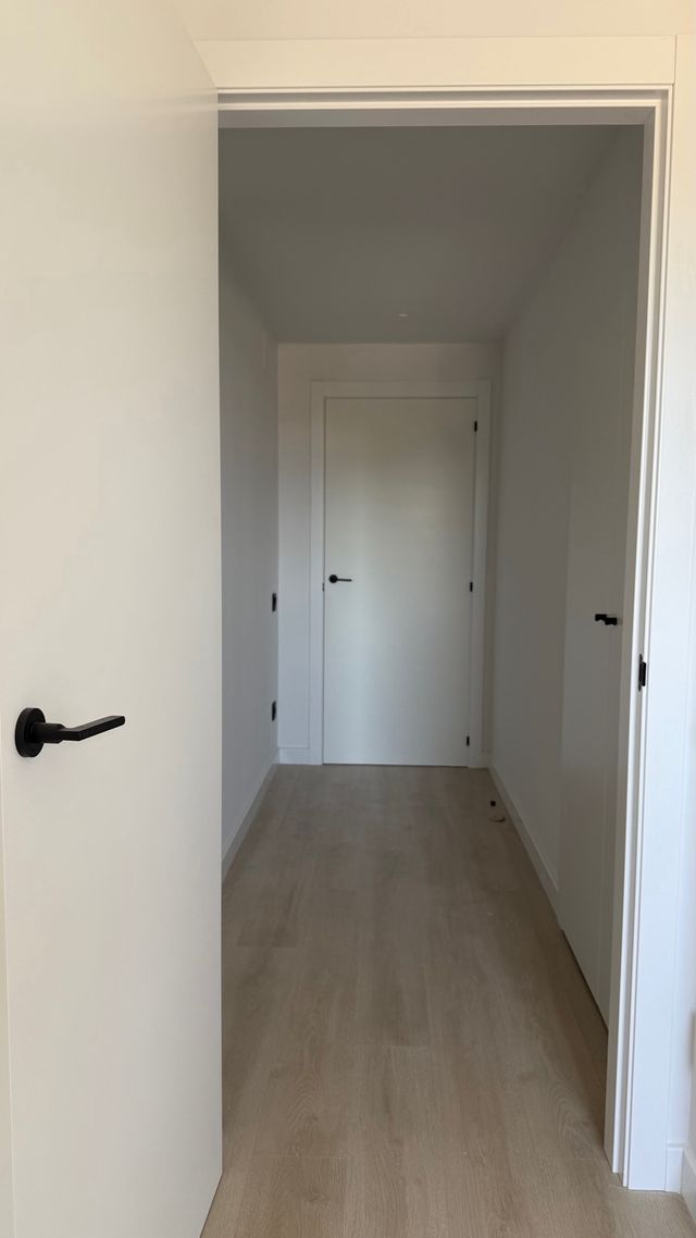 Puerta blanca lacada - Marco madera