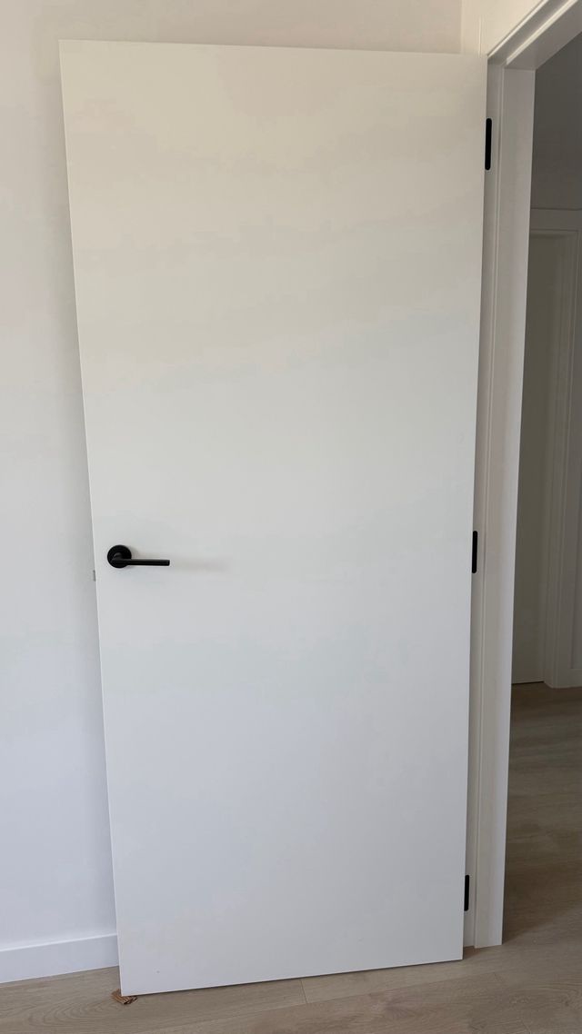 Puerta blanca lacada - Marco madera