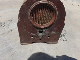 Vendo  radio antiguo a restaurar. 