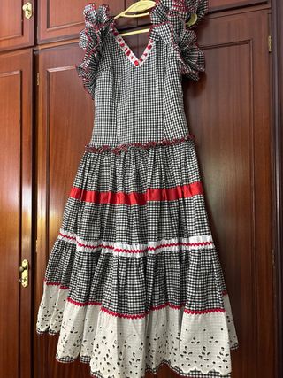 Bata rociera negra y roja - Talla M