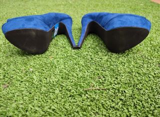 Zapato tacón azul de antelina 