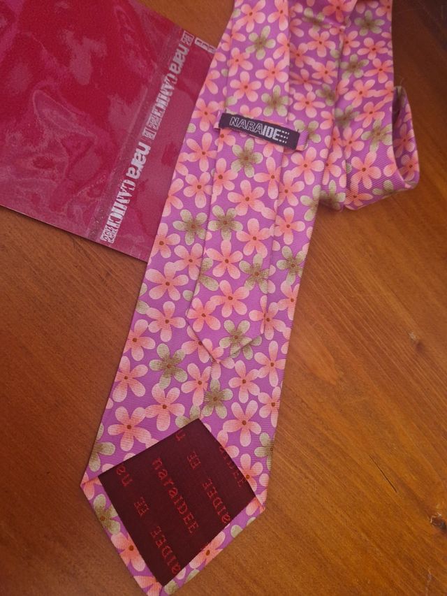 Cravatta NaraCamicie rosa viola a fiori