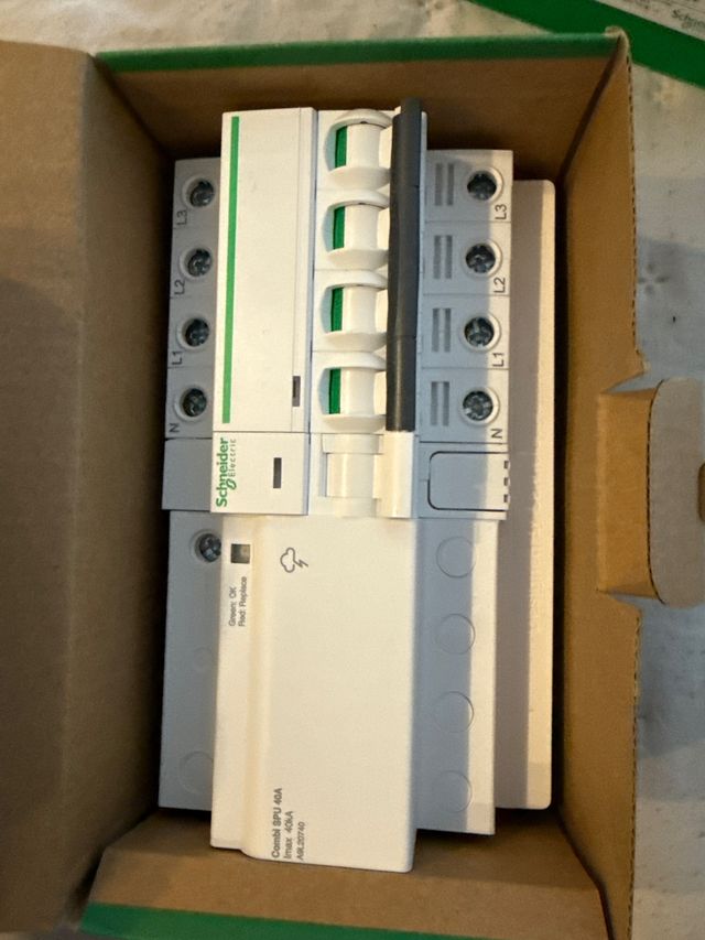 Schneider Protector combinado sobretensiones Schneider A9L20740 3PN 40A Combi 