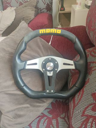 Volante deportivo Momo
