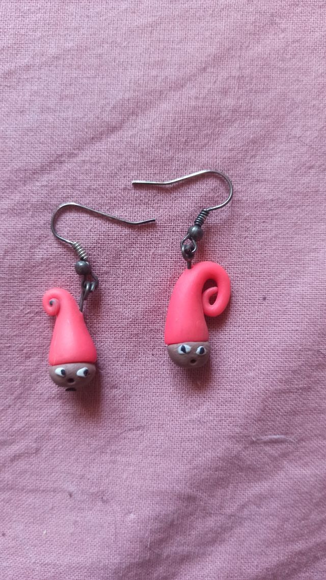 Pendientes duende rosa