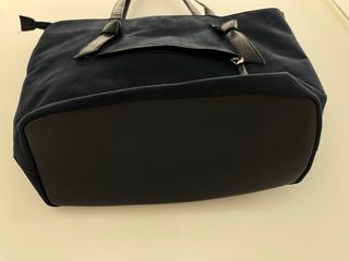 Bolso y zapatos azul marino a juego
