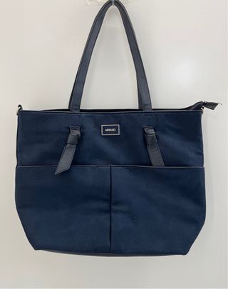 Bolso y zapatos azul marino a juego