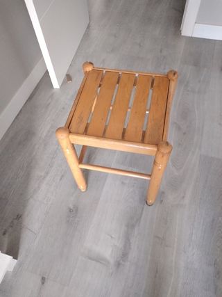 Taburete madera marrón