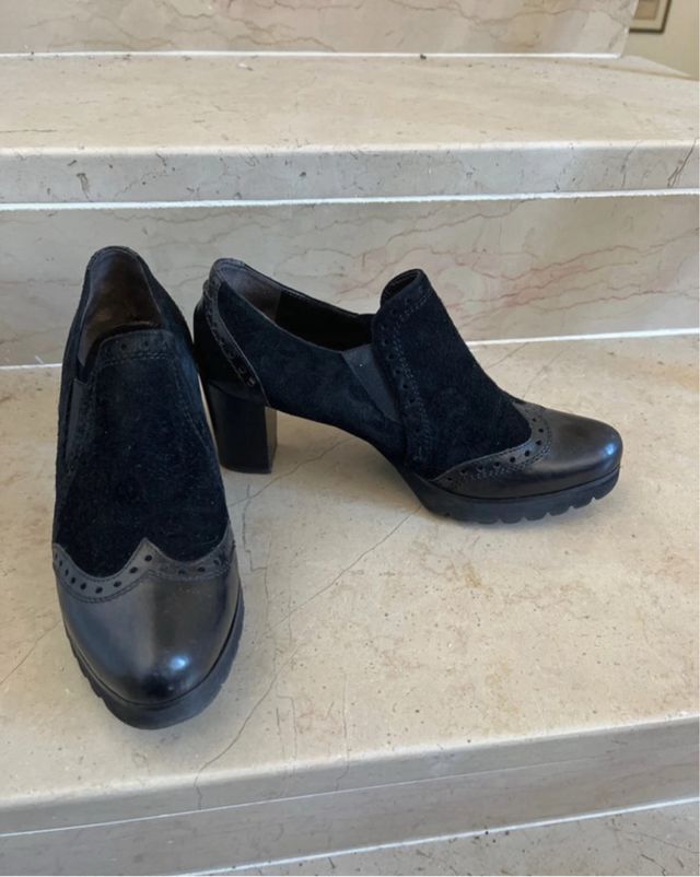 Scarpe loafer nere con tacco