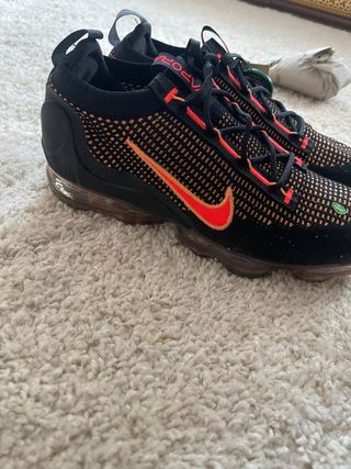 Zapatillas Nike Vapormax - Negras/Naranja de segunda mano por 180 EUR en  Madrid en WALLAPOP