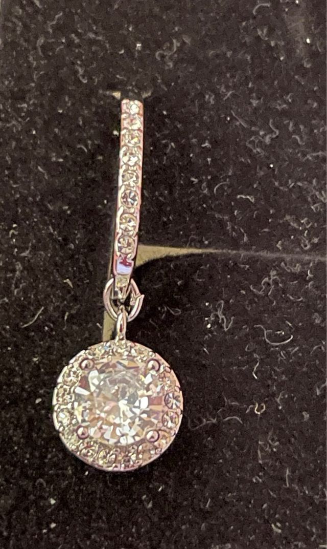 Pendientes aro con colgante circonita redonda.