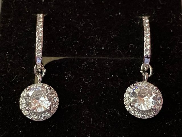 Pendientes aro con colgante circonita redonda.