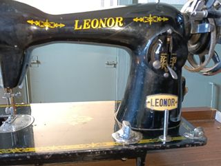 Maquina coser antigua