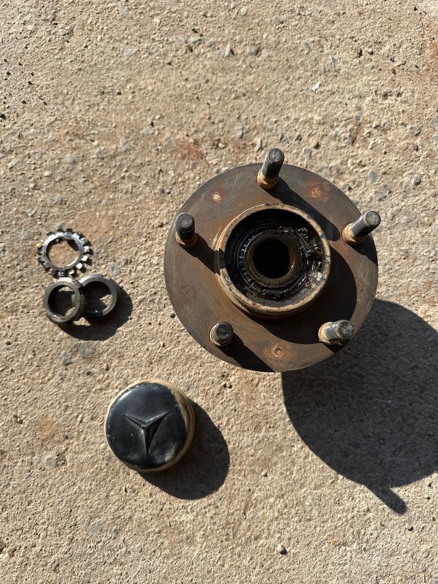 Buje trasero Mercedes MB 100