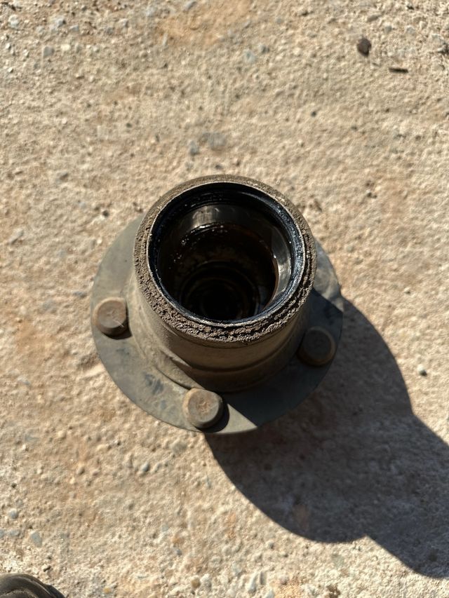 Buje trasero Mercedes MB 100