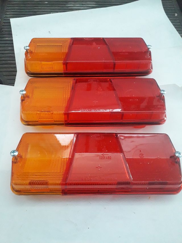 Plásticos traseros Hella de Mercedes