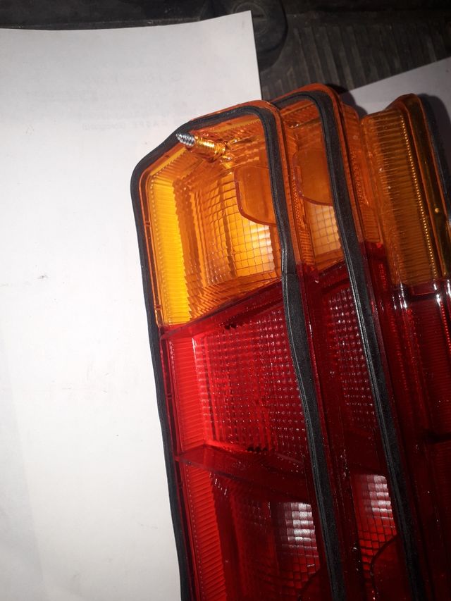 Plásticos traseros Hella de Mercedes