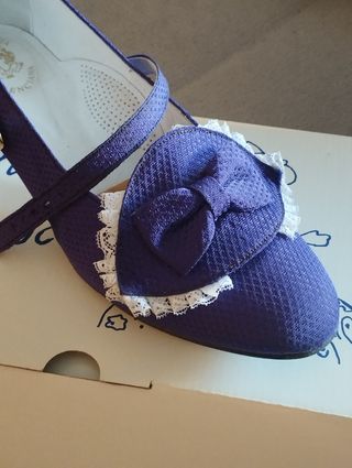 Corpiño morado c/manteletas y zapatos de adulta 