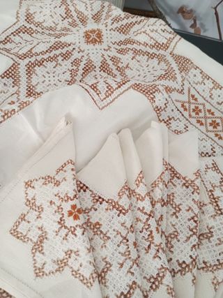 Maravilloso mantel antiguo hecho a mano