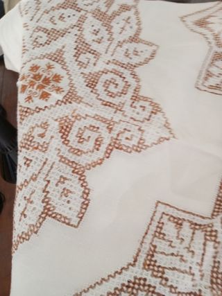 Maravilloso mantel antiguo hecho a mano