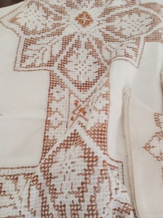 Maravilloso mantel antiguo hecho a mano