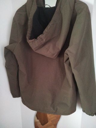 Chubasquero verde militar