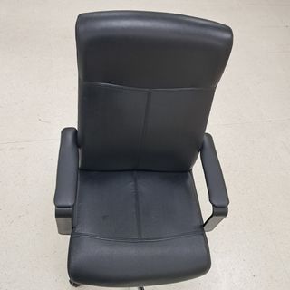 Silla giratoria negra