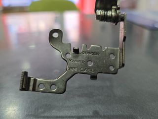 Bisagra HP 15-1305DX Izquierda, TPN-Q130/TPN-Q132 