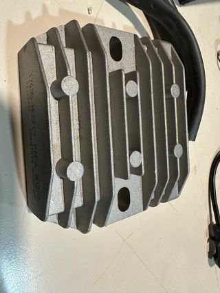 Regulador de Voltaje Suzuki