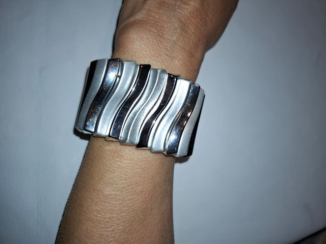 Brazalete plateado elástico