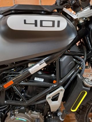 Husqvarna Svartpilen 401 - Nueva