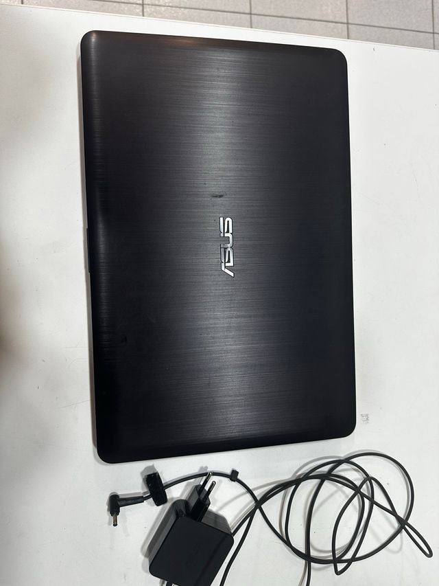 Portátil Asus 15" - i3-5005U