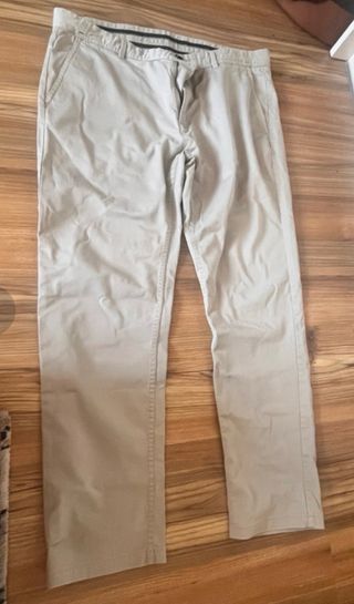 Pantalones chinos. Talla 48.