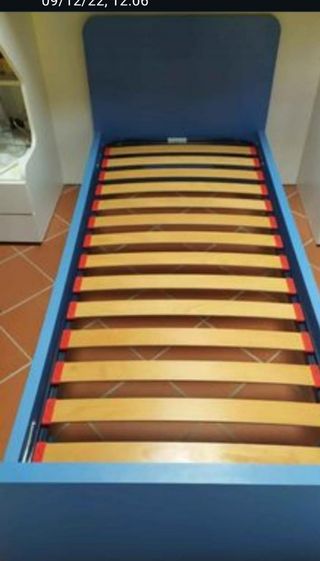 Letto singolo blu