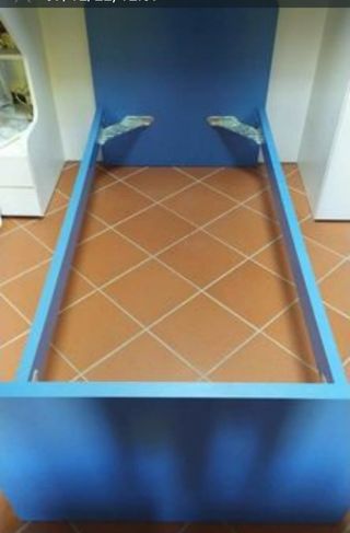 Letto singolo blu