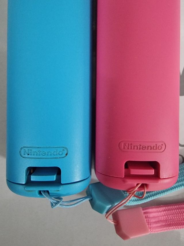 Controller Wii U originali blu e rosa