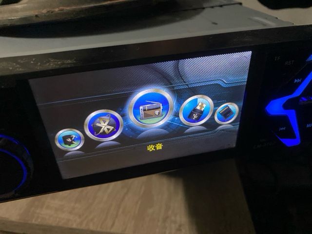 Stereo auto L-M 9702 con display 4”