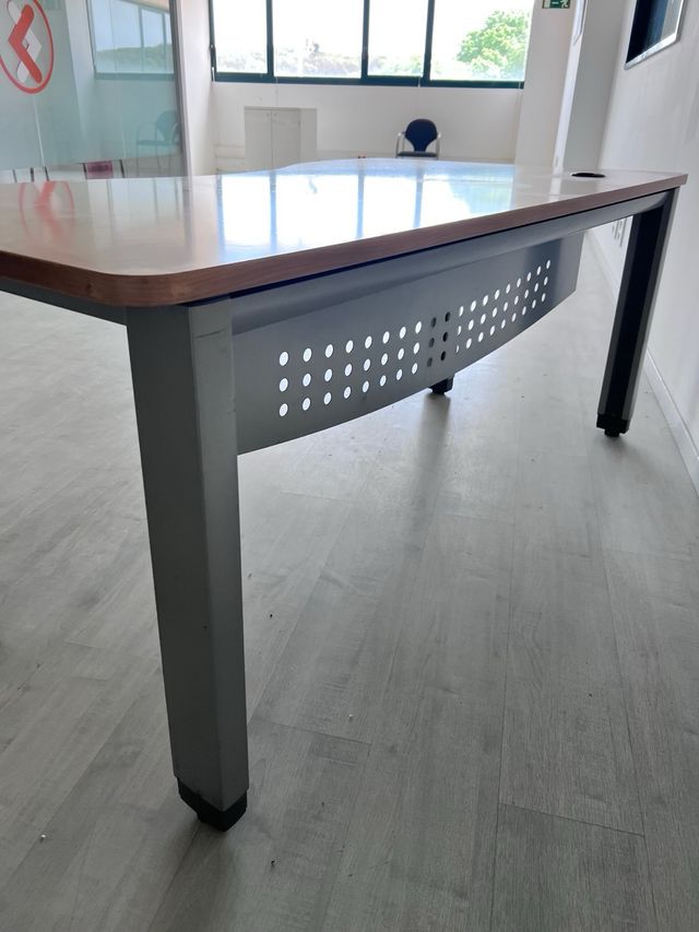 Escritorio como nuevo opcional con cajonera