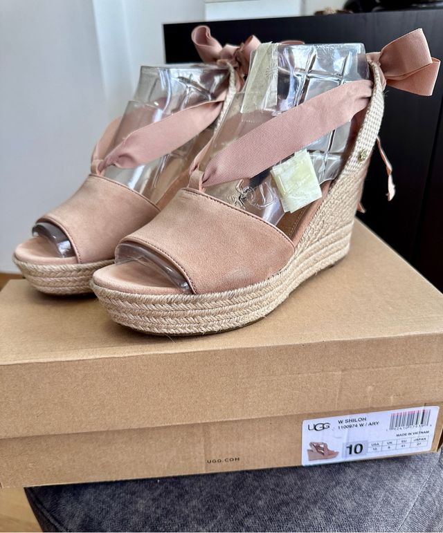 Zapatos , sandalias , cuñas Ugg