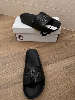 NUEVO Chanclas verano negras Núm 37.5