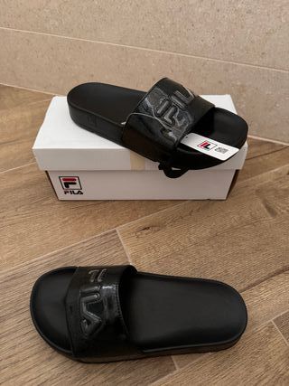 NUEVO Chanclas verano negras Núm 37.5