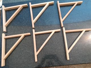 Escuadras de madera y metal.